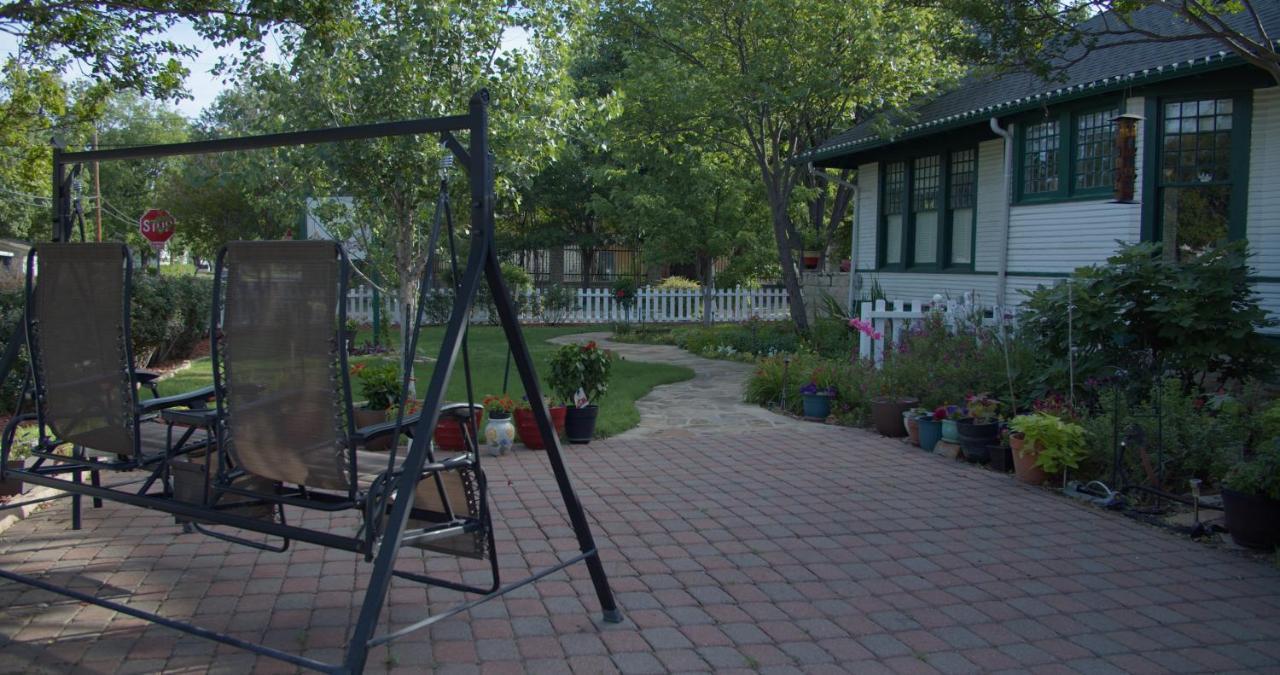Granbury Gardens Bed And Breakfast Luaran gambar