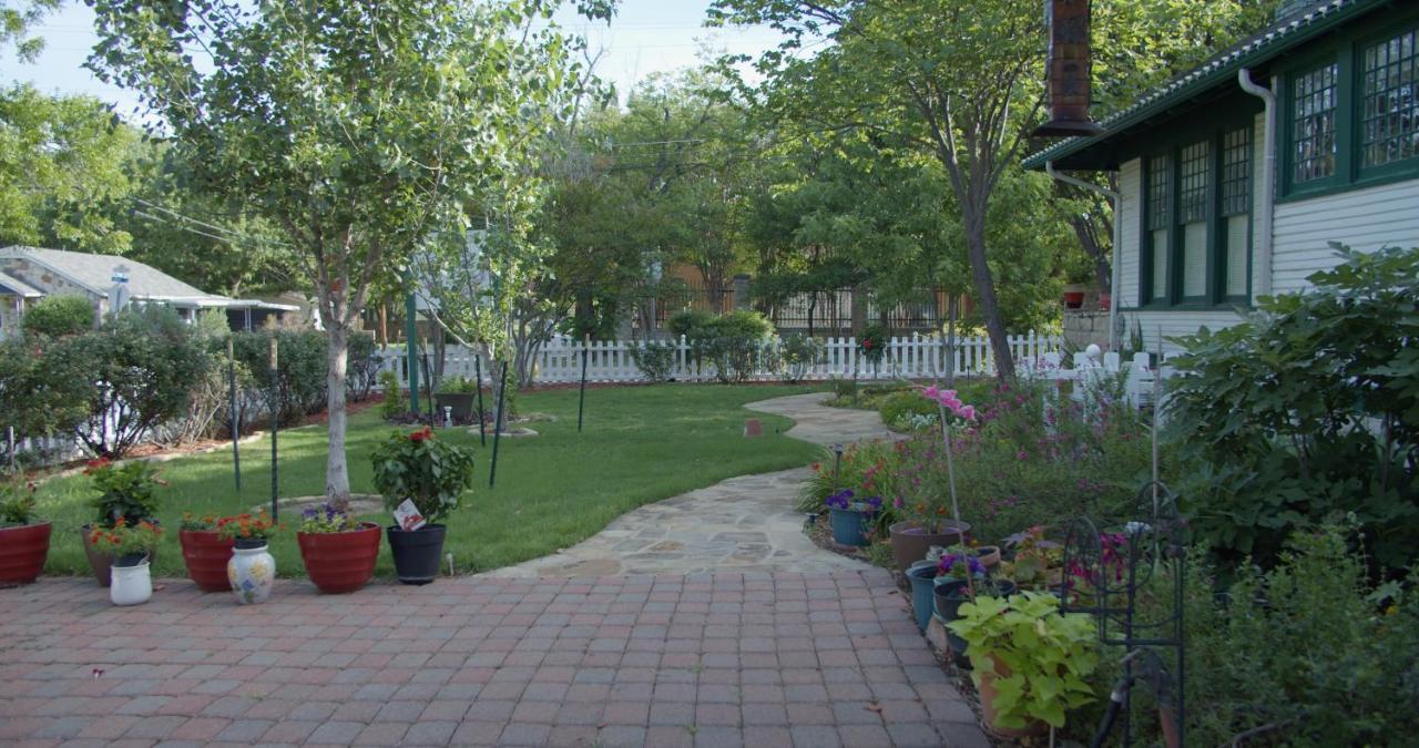 Granbury Gardens Bed And Breakfast Luaran gambar