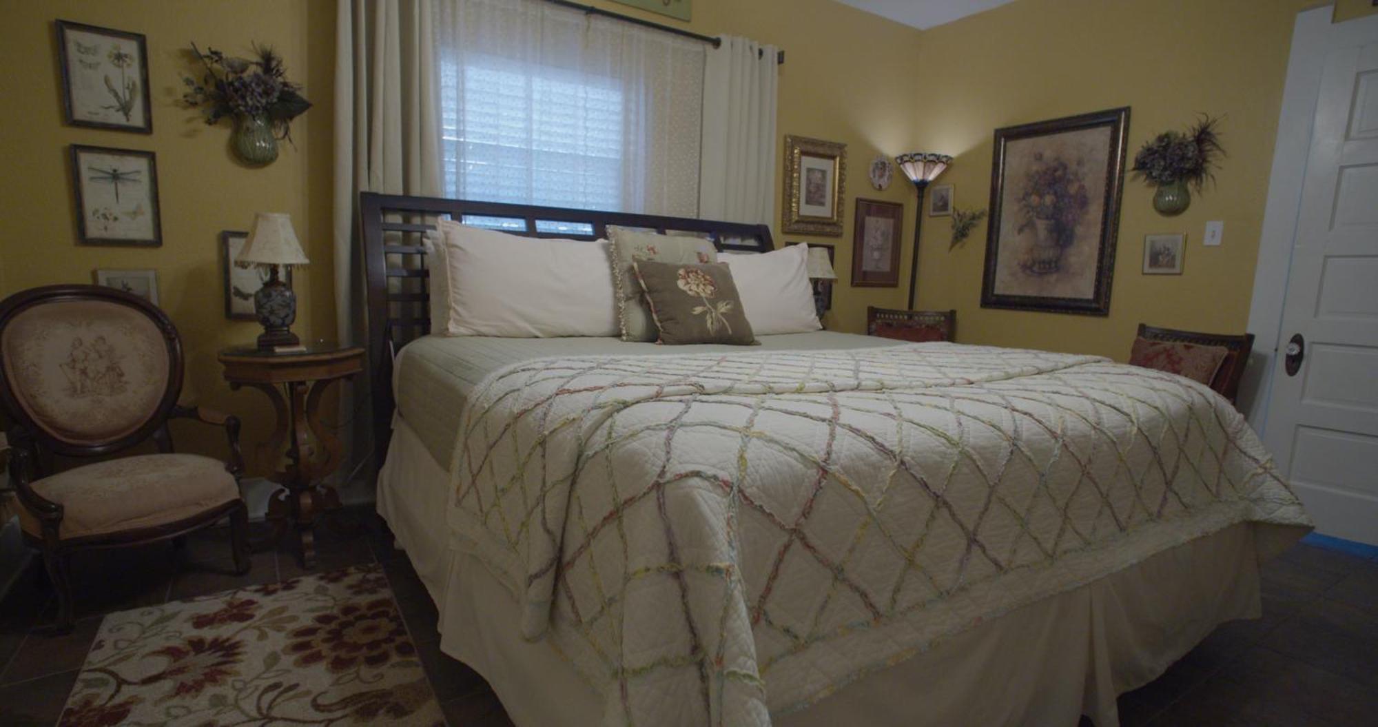 Granbury Gardens Bed And Breakfast Bilik gambar