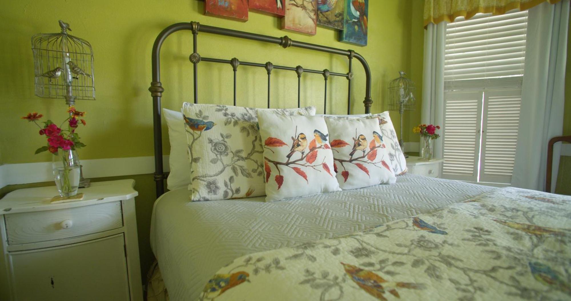 Granbury Gardens Bed And Breakfast Bilik gambar