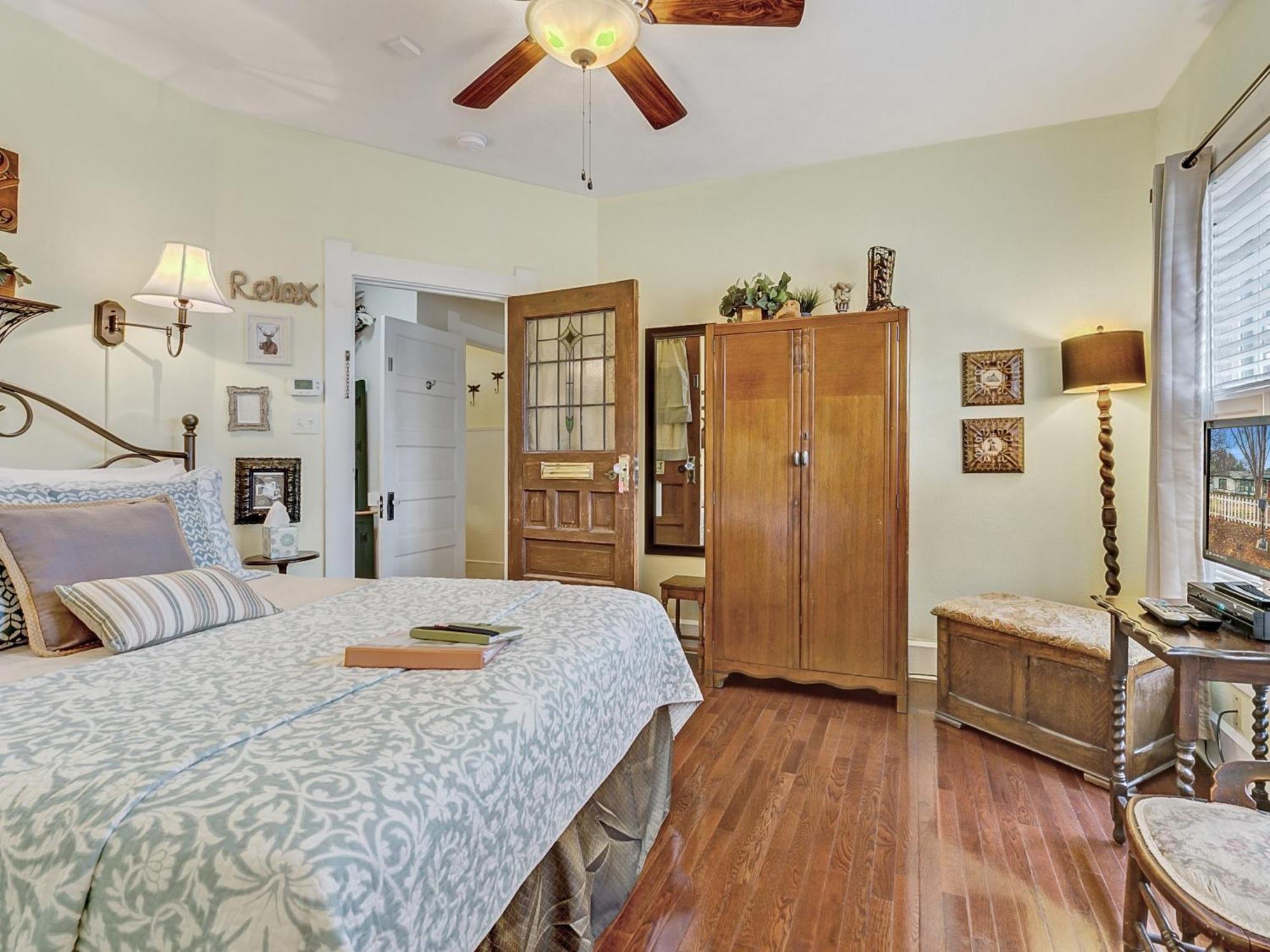 Granbury Gardens Bed And Breakfast Bilik gambar