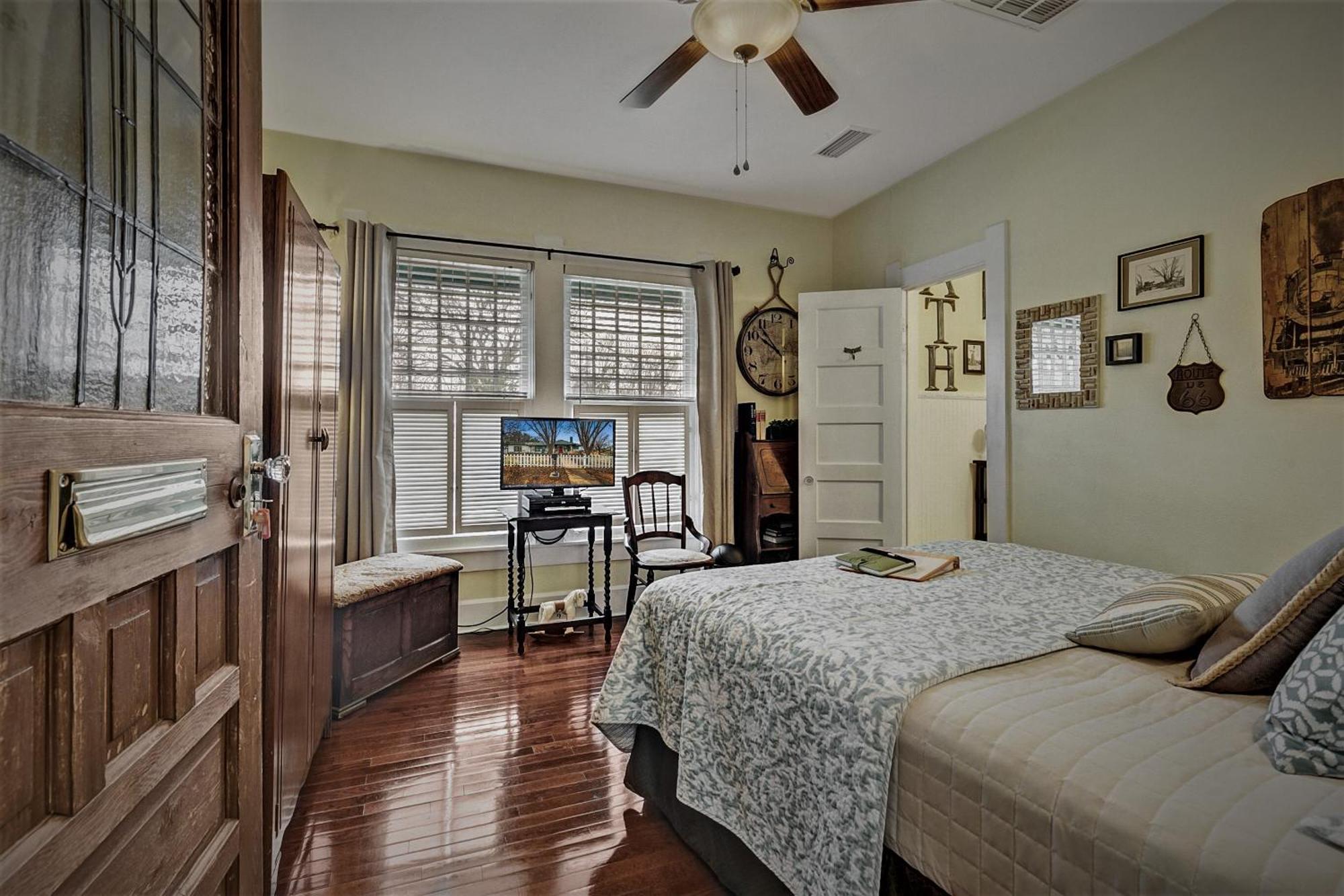 Granbury Gardens Bed And Breakfast Bilik gambar